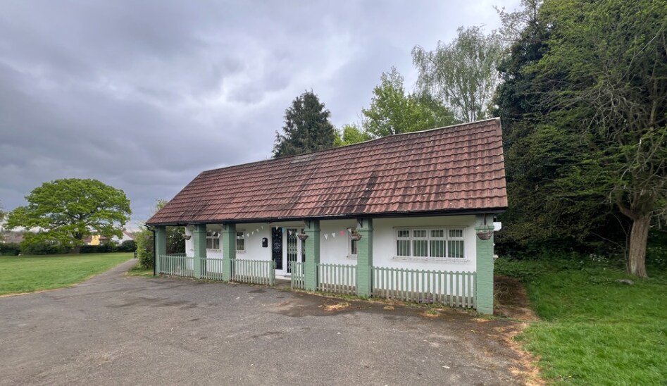 Rickman Hl, Coulsdon for lease - Primary Photo - Image 1 of 1