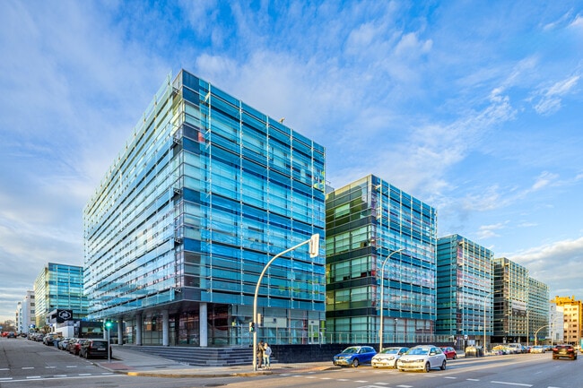 Plus de détails pour Calle Santa Leonor, 65, Madrid - Bureau à louer