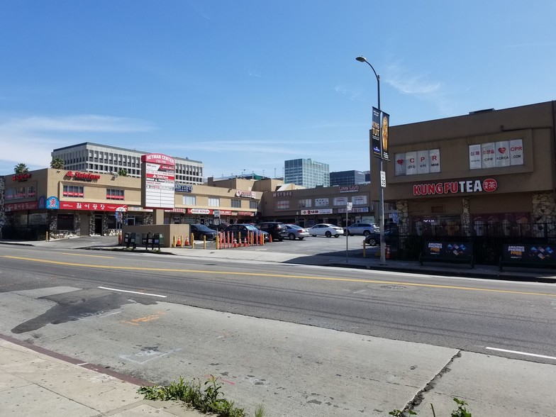 730-740 S Western Ave, Los Angeles, CA à louer - Photo principale - Image 1 de 7