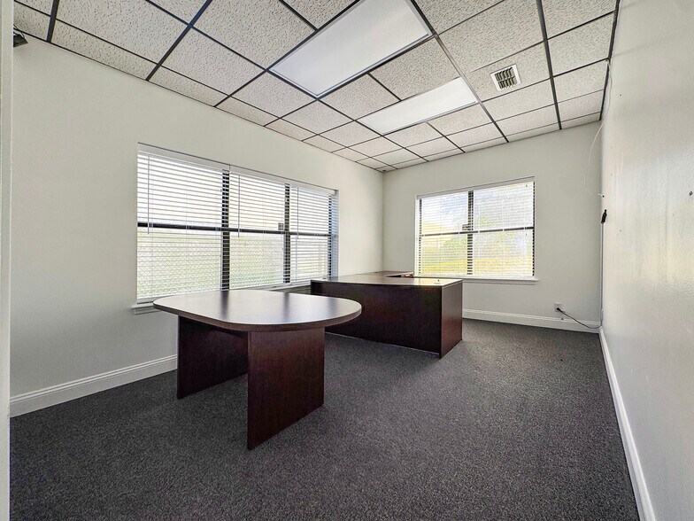 2865 Plummer Cove Rd, Jacksonville, FL à vendre - Photo du bâtiment - Image 3 de 26