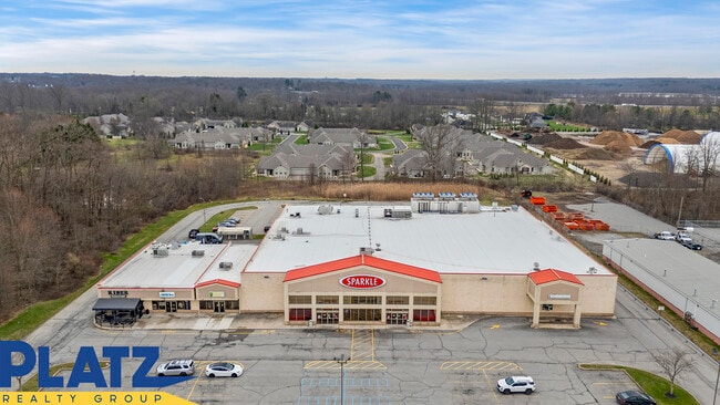 Plus de détails pour 1135 W Western Reserve Rd, Poland, OH - Commerce de détail à louer