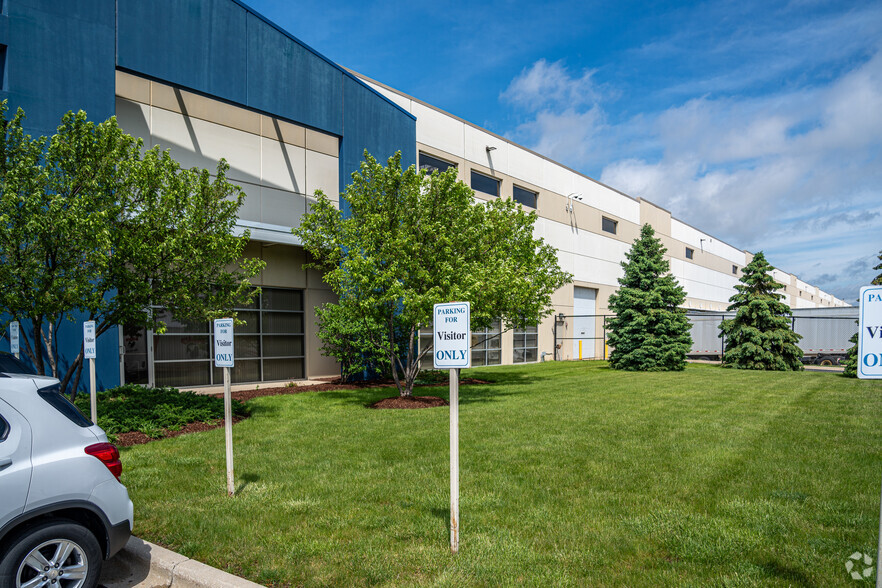 160 Southcreek Pky, Romeoville, IL for lease - Building Photo - Image 1 of 4