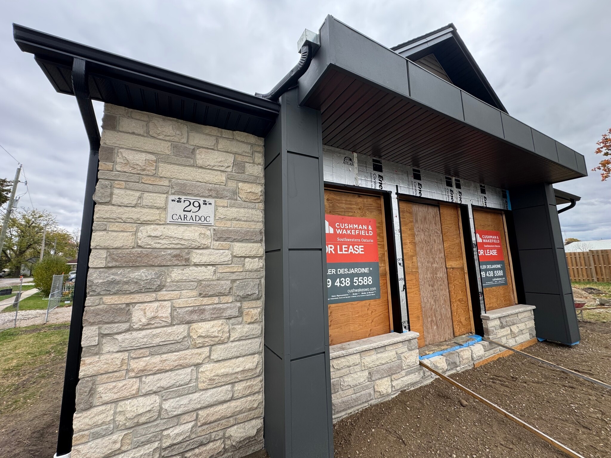 29 Caradoc Rd, Strathroy, ON for lease Primary Photo- Image 1 of 5