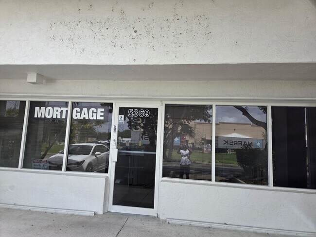 Plus de détails pour 5369 N Nob Hill Rd, Sunrise, FL - Bureau/Commerce de détail à louer