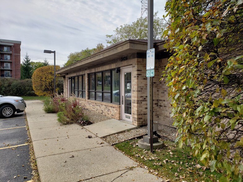 3424-3426 N Old Arlington Heights Rd, Arlington Heights, IL à louer - Photo du bâtiment - Image 2 de 17
