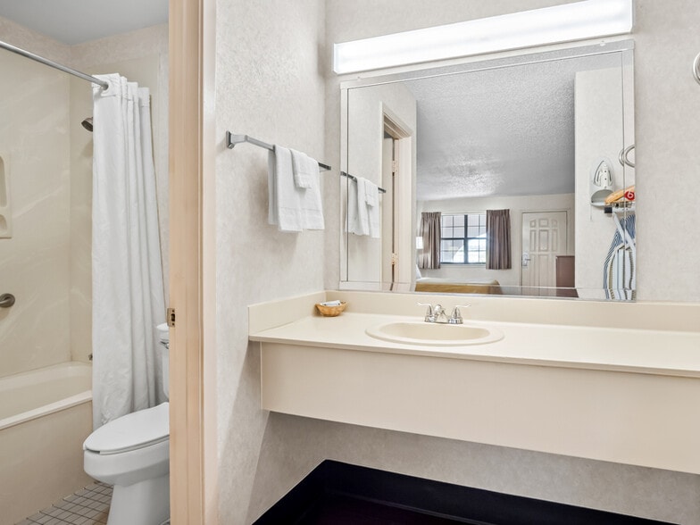 8101 Aircenter Ct, Orlando, FL for sale - Interior Photo - Image 3 of 13