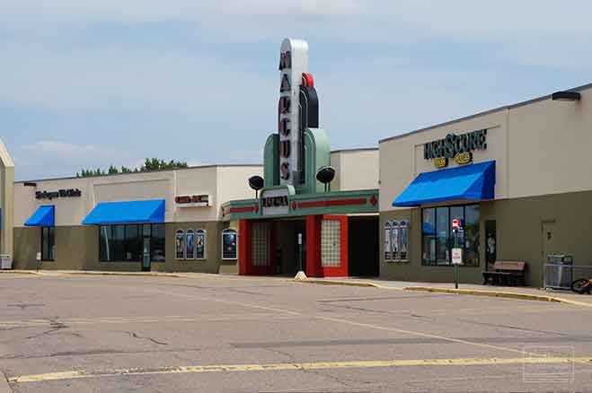 1100 Shakopee Town Sq, Shakopee, MN à louer Photo du bâtiment- Image 1 de 4