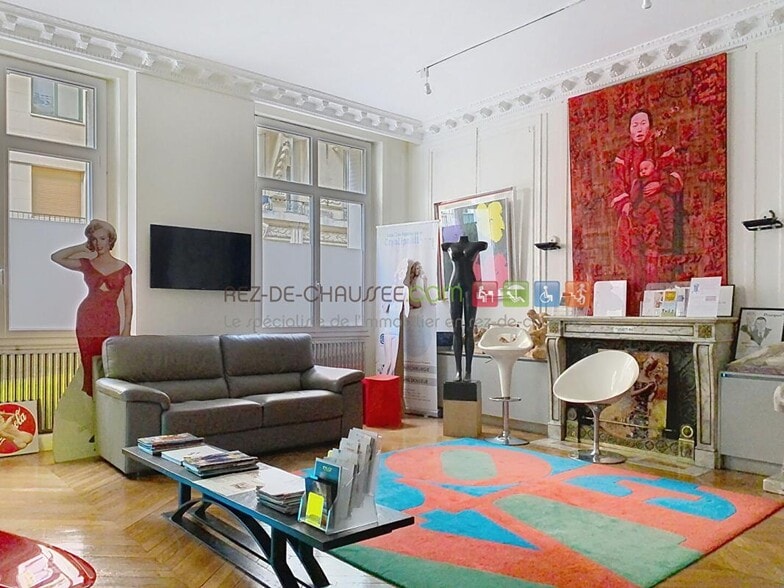 Multifamily in Paris for sale - Building Photo - Image 2 of 12
