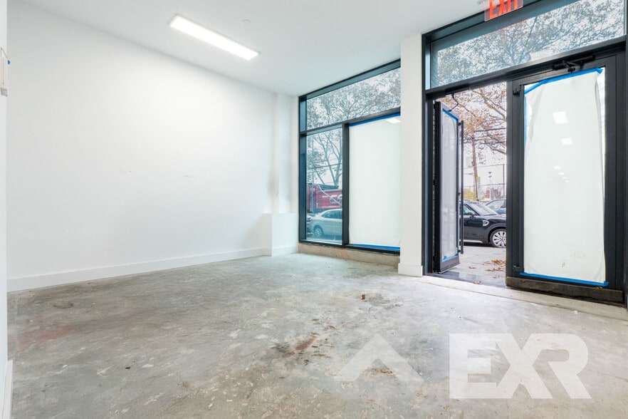 2710 37th Ave, Long Island City, NY for lease - Building Photo - Image 3 of 8