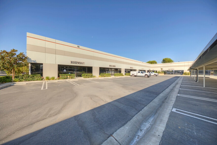 3701 Pegasus Dr, Bakersfield, CA for lease - Primary Photo - Image 1 of 4