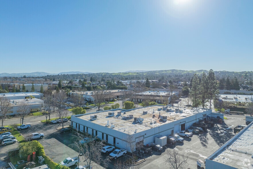1220 Quarry Ln, Pleasanton, CA à louer - Aérien - Image 3 de 10