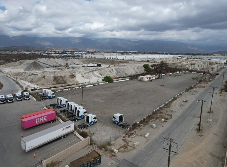 2116-2160 W Stonehurst Dr, Rialto, CA for sale - Construction Photo - Image 2 of 3
