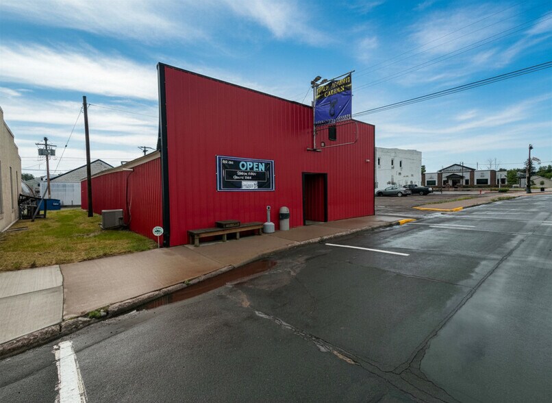 48 S 5th St, Barron, WI à vendre - Photo du bâtiment - Image 1 de 14