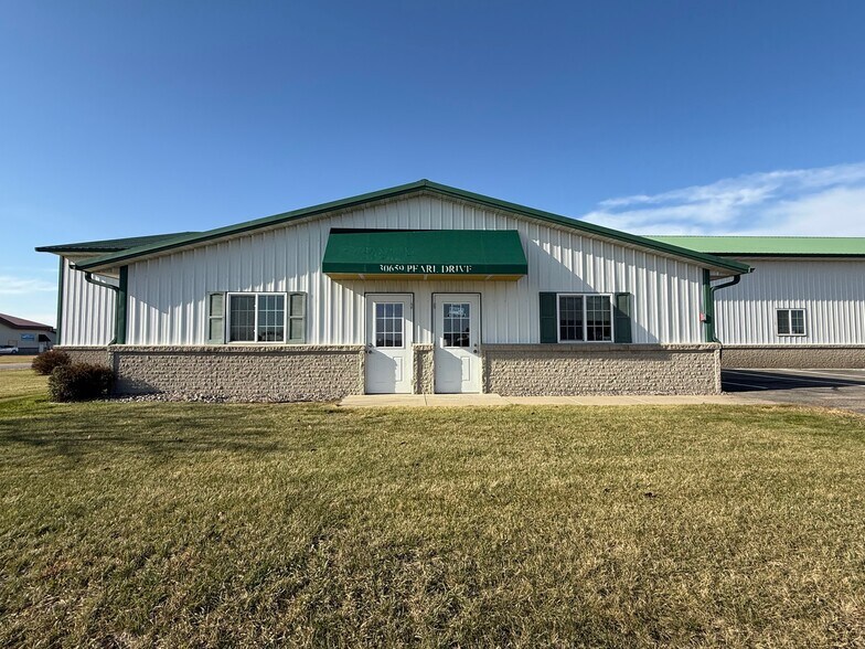 30659 Pearl Dr, Saint Joseph, MN à vendre - Photo du bâtiment - Image 3 de 18
