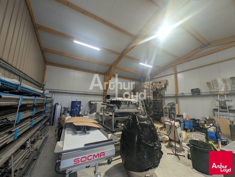 Local d'activités dans Bellevigne-les-Châteaux à vendre - Photo intérieure - Image 1 de 3