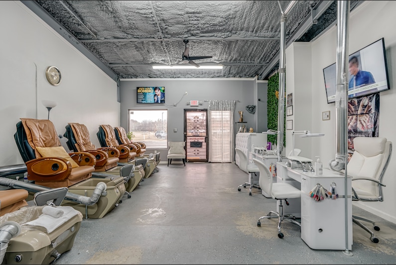 7819 S Pipers Creek, San Antonio, TX for sale - Interior Photo - Image 3 of 15