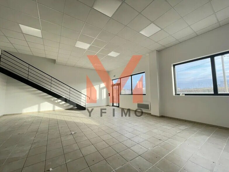 Flex in Flins-sur-Seine for sale - Building Photo - Image 3 of 5