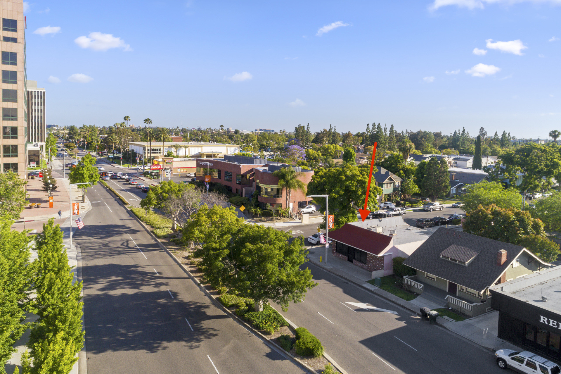 175 S Harbor Blvd, Anaheim, CA à vendre Photo du bâtiment- Image 1 de 1