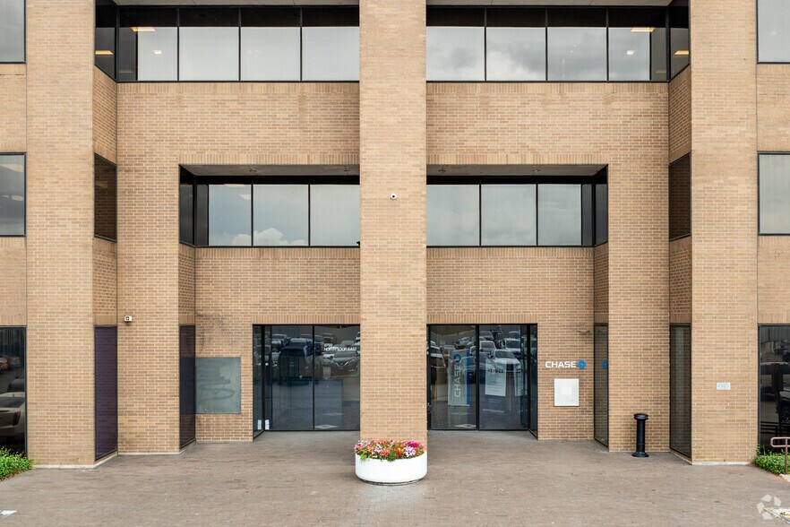 8799 North Loop East, Houston, TX à louer - Photo du bâtiment - Image 2 de 6