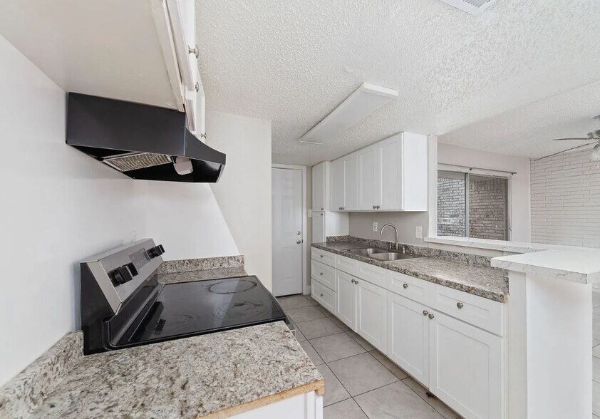 8100 Leonora St, Houston, TX à vendre - Photo du bâtiment - Image 3 de 9