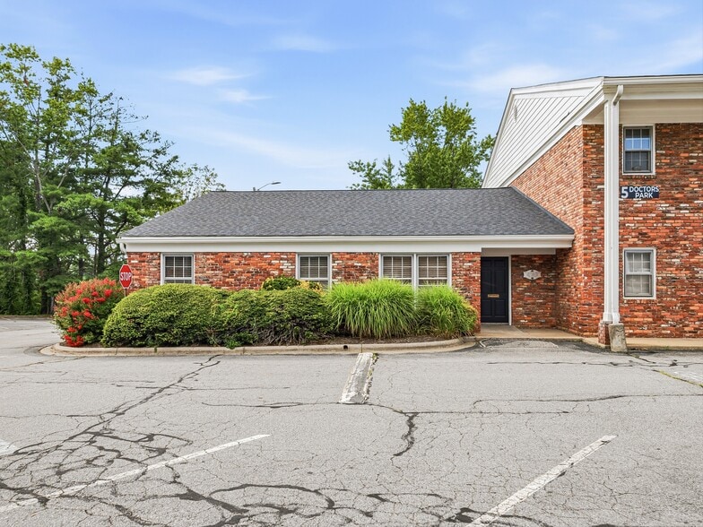 5 Doctors Park, Asheville, NC for lease - Building Photo - Image 2 of 27