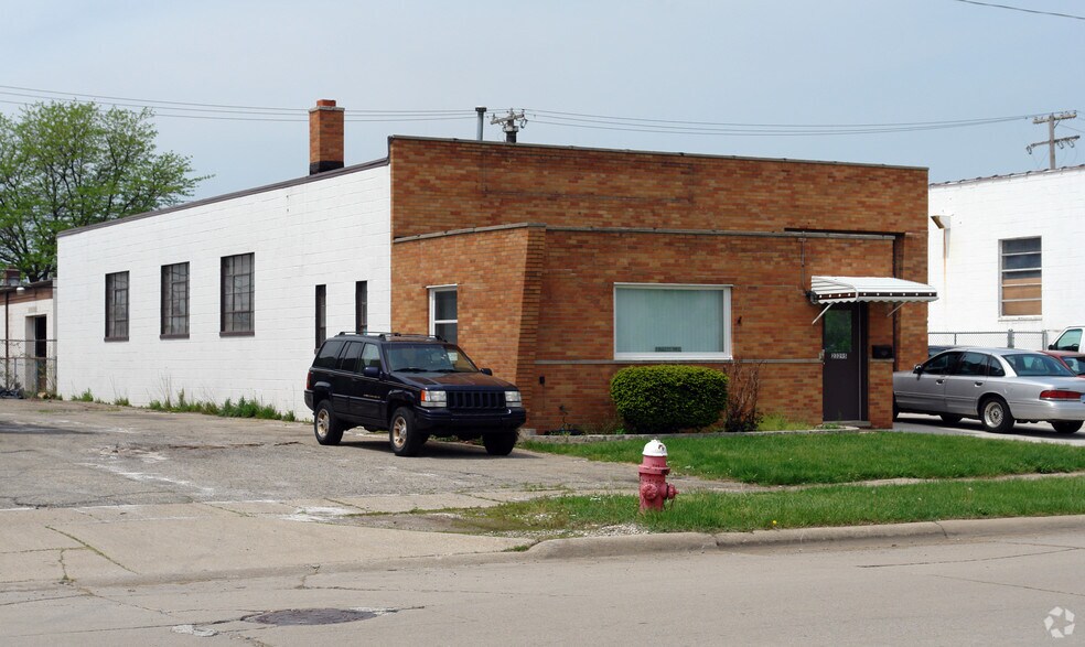 23295 Blackstone Ave, Warren, MI à louer - Photo du bâtiment - Image 2 de 7