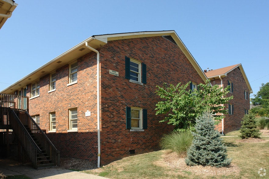 1261 Village, Lexington, KY à vendre - Photo du bâtiment - Image 3 de 12