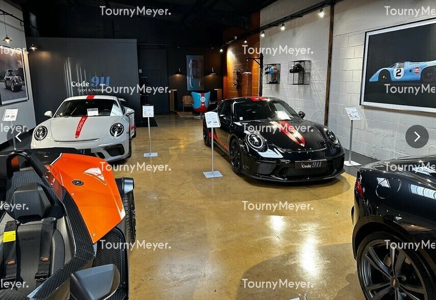 Flex in La Chapelle-des-Fougeretz for lease - Interior Photo - Image 2 of 3
