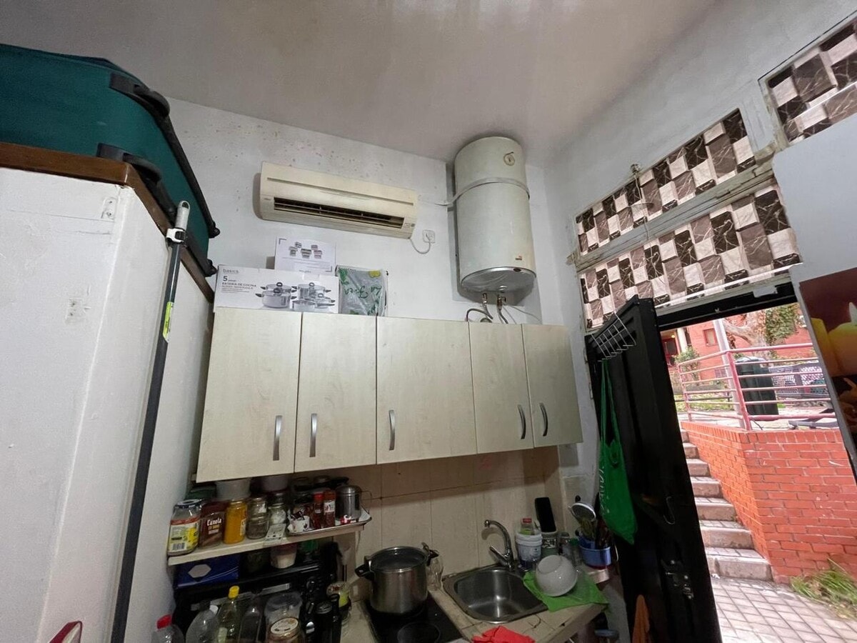 Madrid, MAD 28047 - Unité Puerta 01 -  - Photo intérieure - Image 1 of 9