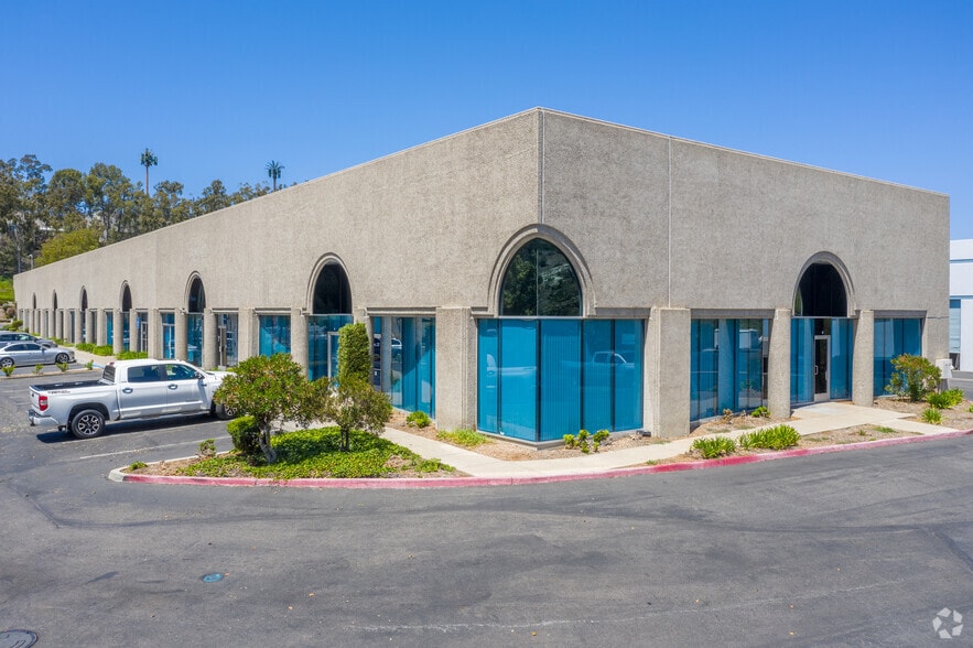 4055 Oceanside Blvd, Oceanside, CA for lease - Primary Photo - Image 1 of 9