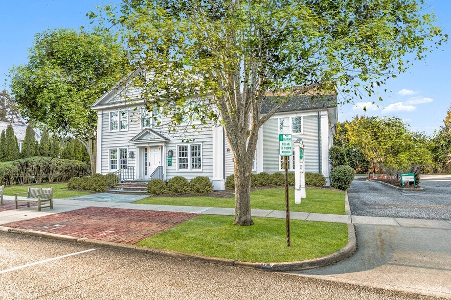 99 Newtown Ln, East Hampton, NY à louer - Photo du bâtiment - Image 3 de 4
