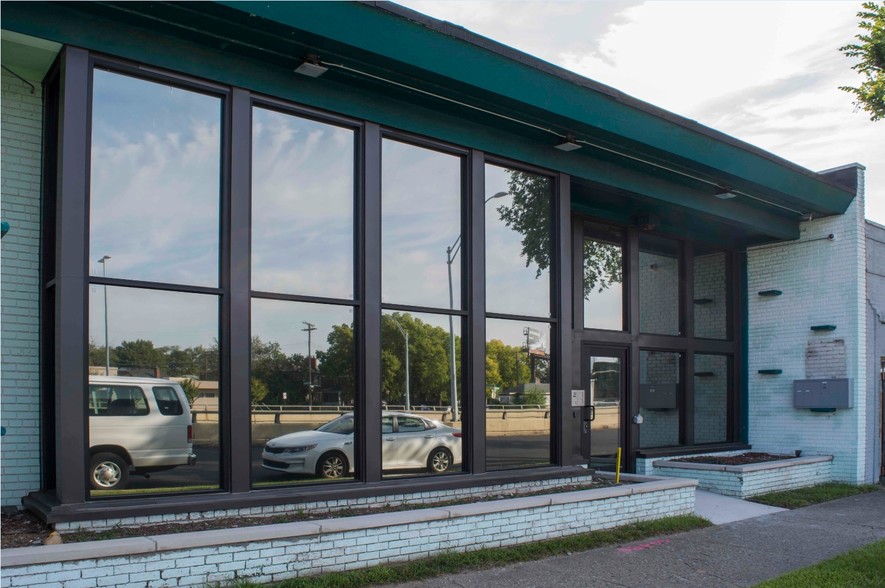 18040 James Couzens Fwy, Detroit, MI for lease - Primary Photo - Image 1 of 10