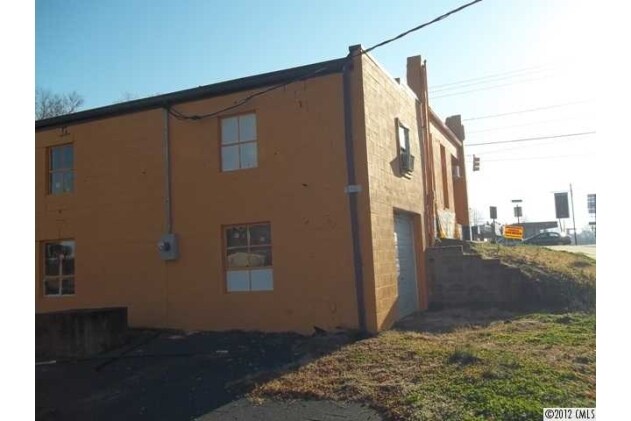 230 S College Ave, Newton, NC à vendre - Photo du bâtiment - Image 2 de 6