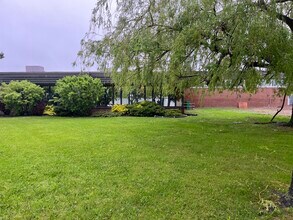 913 Brock Rd, Pickering, ON à louer Photo du bâtiment- Image 2 de 14