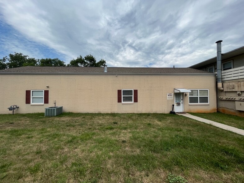 630 Charles St, Staunton, VA à vendre - Photo du bâtiment - Image 1 de 9