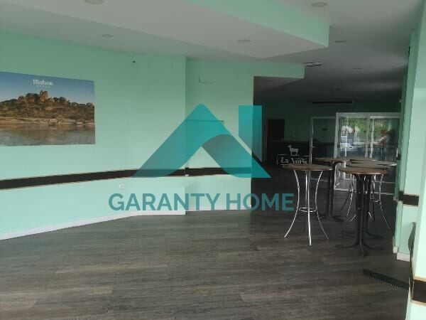 Commerce de détail dans Malpartida de Cáceres, Cáceres à louer Hall d’entrée- Image 1 de 5