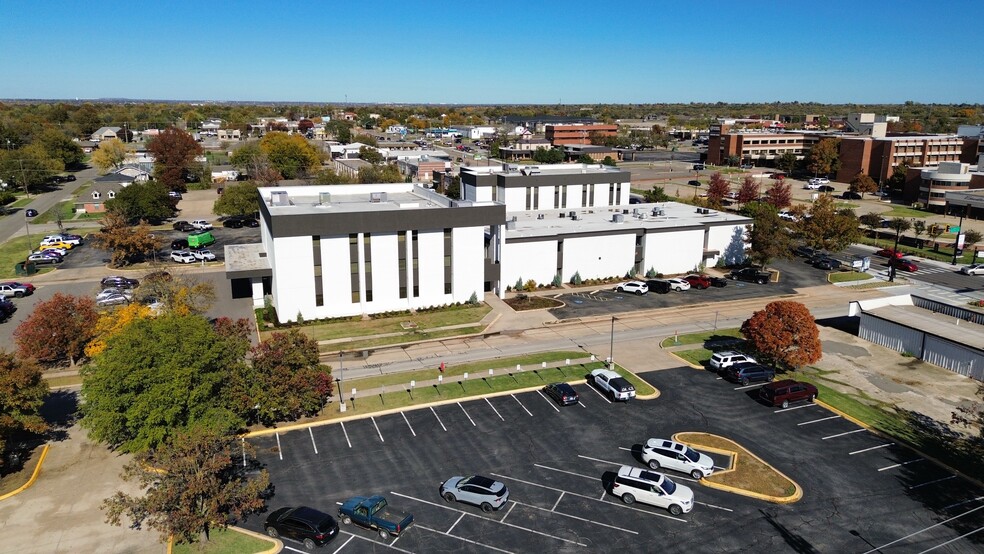 900 N Porter Ave, Norman, OK for lease - Building Photo - Image 2 of 24