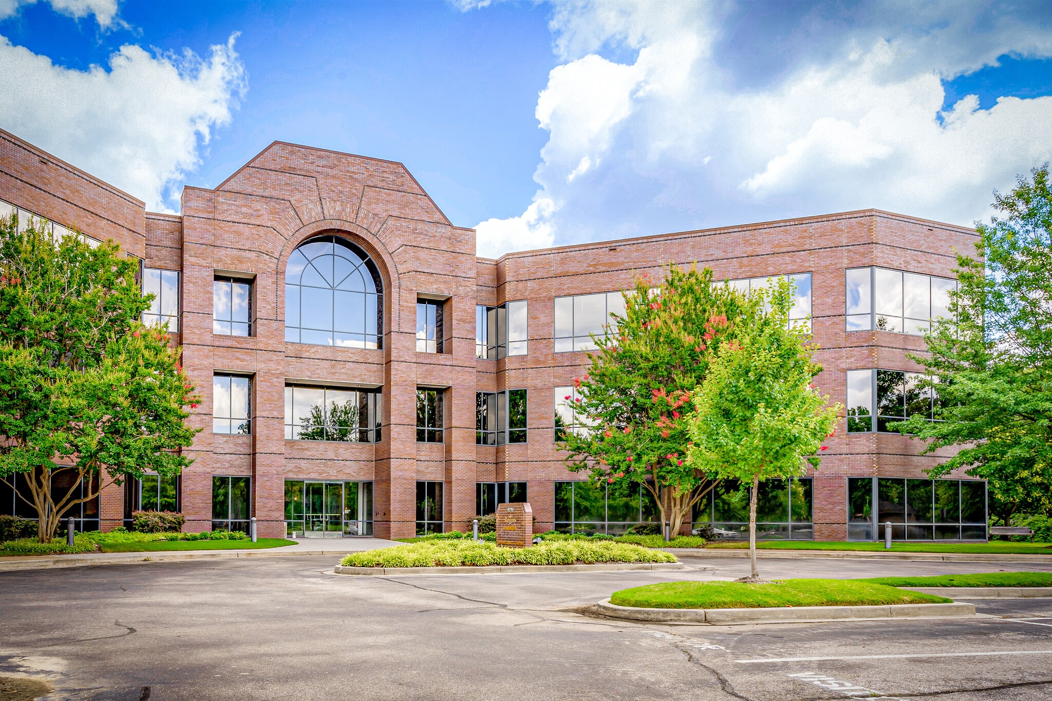 8295 Tournament Dr, Memphis, TN for lease Building Photo- Image 1 of 24
