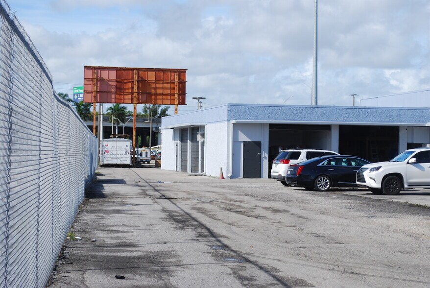 6461 Garden Rd, Riviera Beach, FL à louer - Photo du bâtiment - Image 3 de 16
