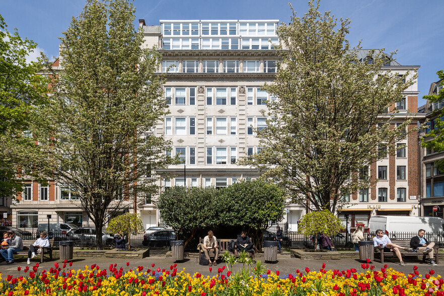 34-36 Golden Sq, London à vendre - Photo du bâtiment - Image 1 de 1