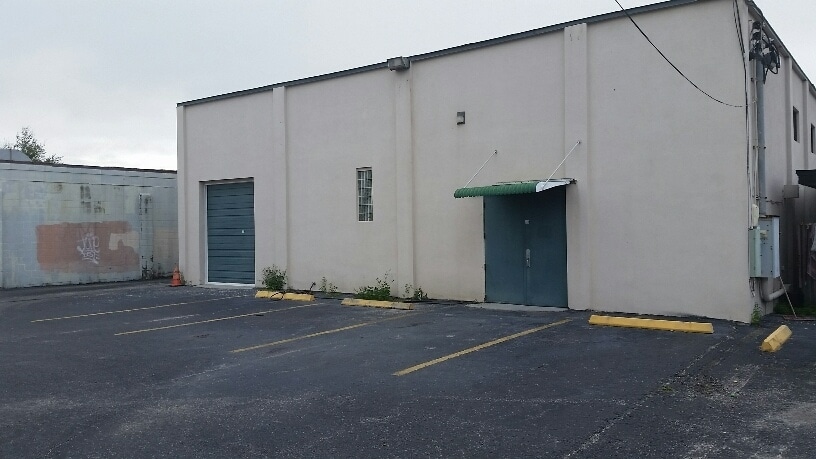 138 W Robertson St, Brandon, FL for lease - Building Photo - Image 2 of 7