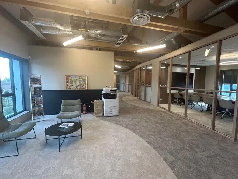 Office in Quetigny for sale - Interior Photo - Image 2 of 10