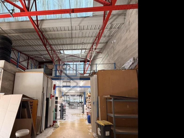 Industrial in Chilly-Mazarin for sale - Interior Photo - Image 3 of 9