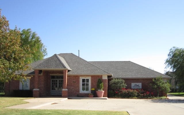 12000 N Virginia Ave, Oklahoma City, OK à louer - Photo du bâtiment - Image 3 de 7