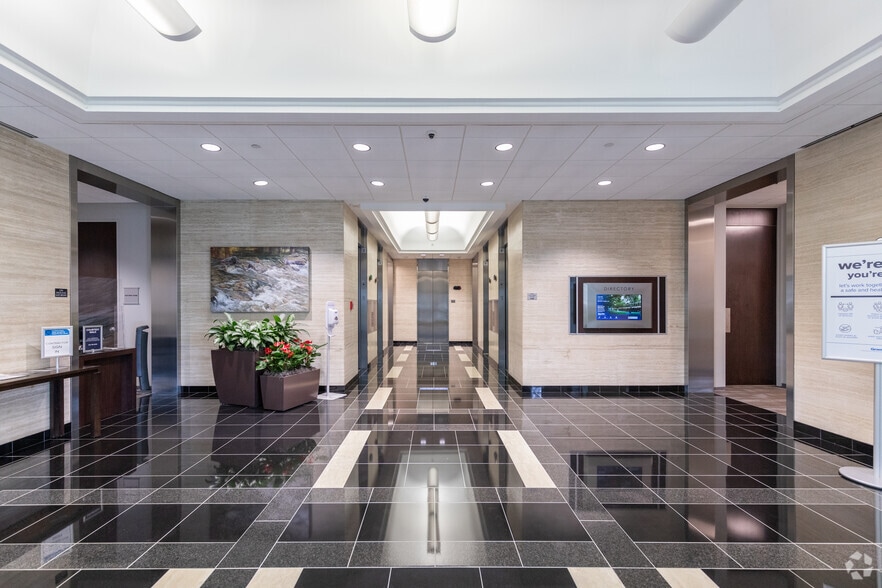 13430 Northwest Fwy, Houston, TX à louer - Hall d’entrée - Image 2 de 26
