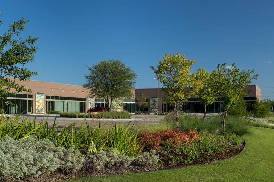 2025 Irving Blvd, Dallas, TX for lease - Building Photo - Image 3 of 7