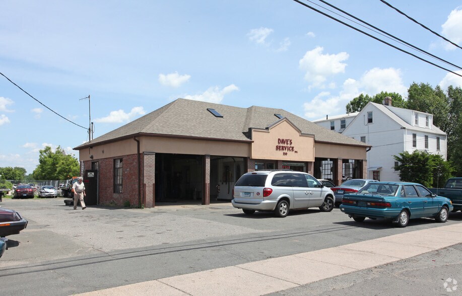 330 Main St, East Hartford, CT à vendre - Photo du bâtiment - Image 2 de 2