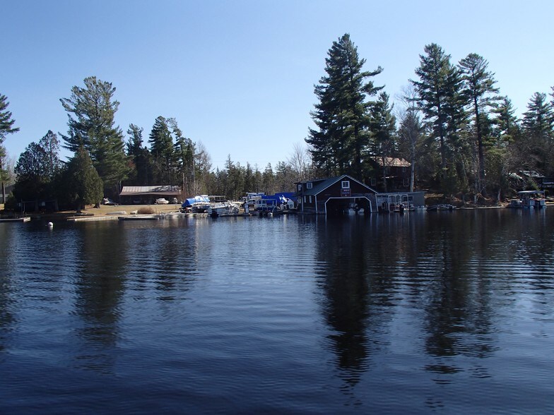 177-179 State Route 28, Raquette Lake, NY à vendre - Photo du bâtiment - Image 3 de 11