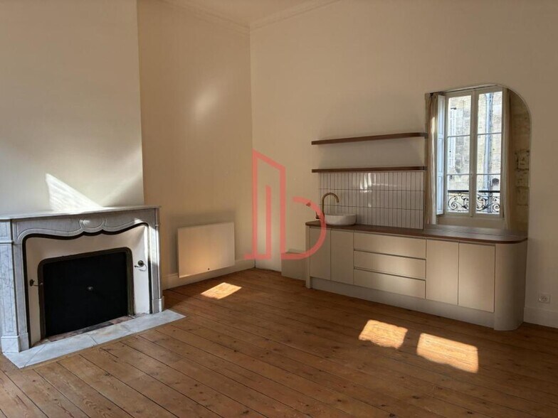 Office in Bordeaux for lease - Building Photo - Image 2 of 4