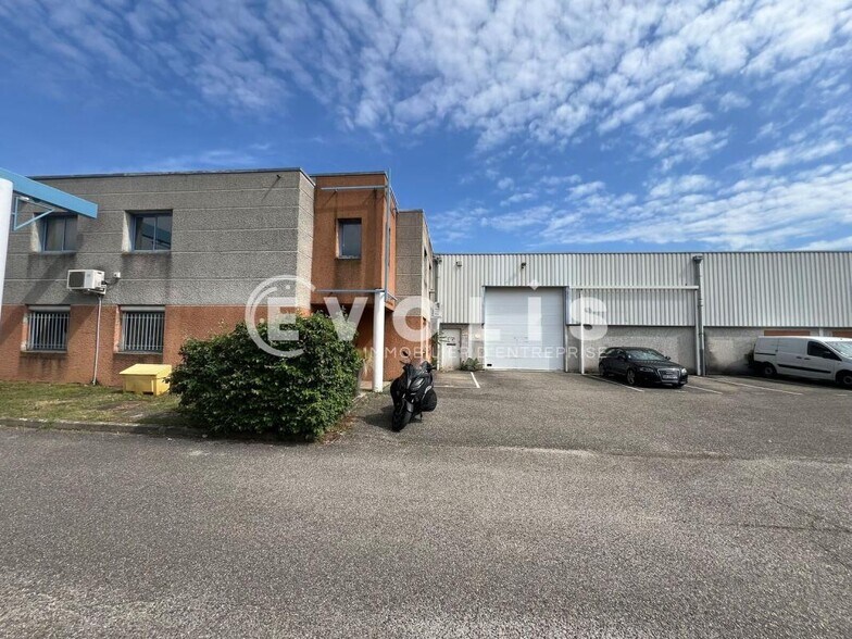 Flex in Chassieu for lease - Building Photo - Image 2 of 23